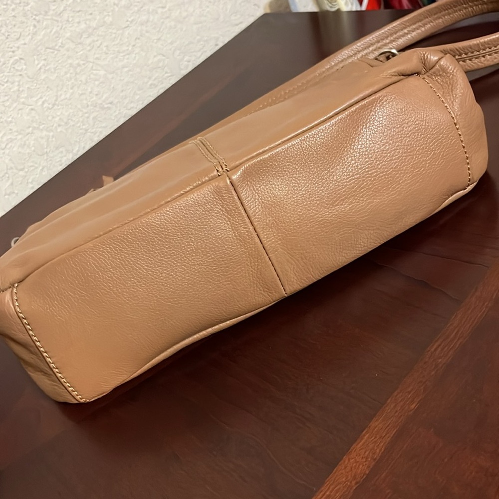 Elegant Tan Vegan Leather Shoulder Bag - Picture 4 of 8